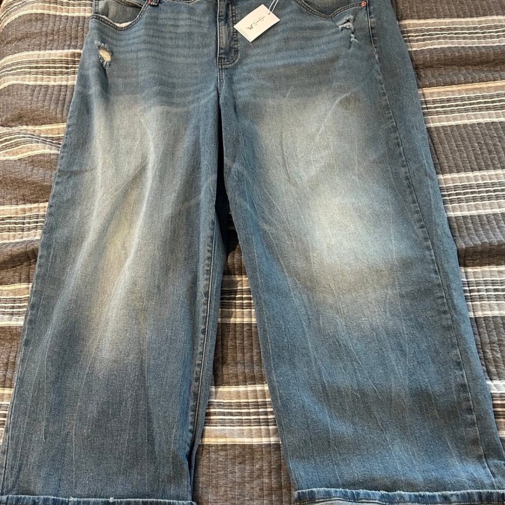 Wide-Leg  boyfriend  de stressed blue jeans  size 20  nwt